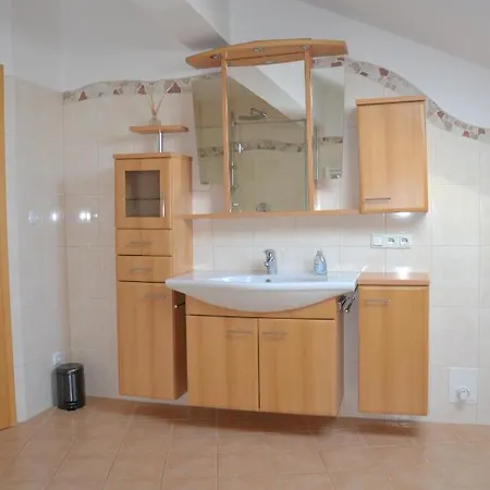 Hans Girgl Hof Апартаменты *